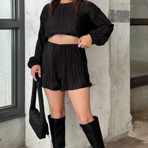 Pleated set